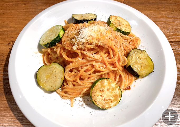 トマトソースパスタ